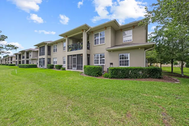 a view of a house with backyard and garden