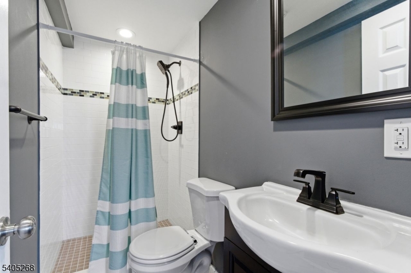 18 Byram Bay Road Hopatcong, NJ 07843 - Photo 11 of 35