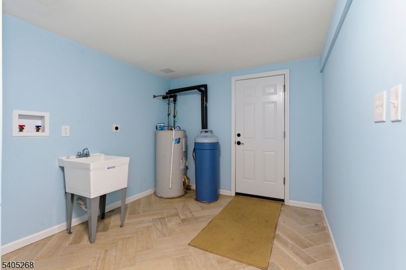 18 Byram Bay Road Hopatcong, NJ 07843 - Photo 12 of 35