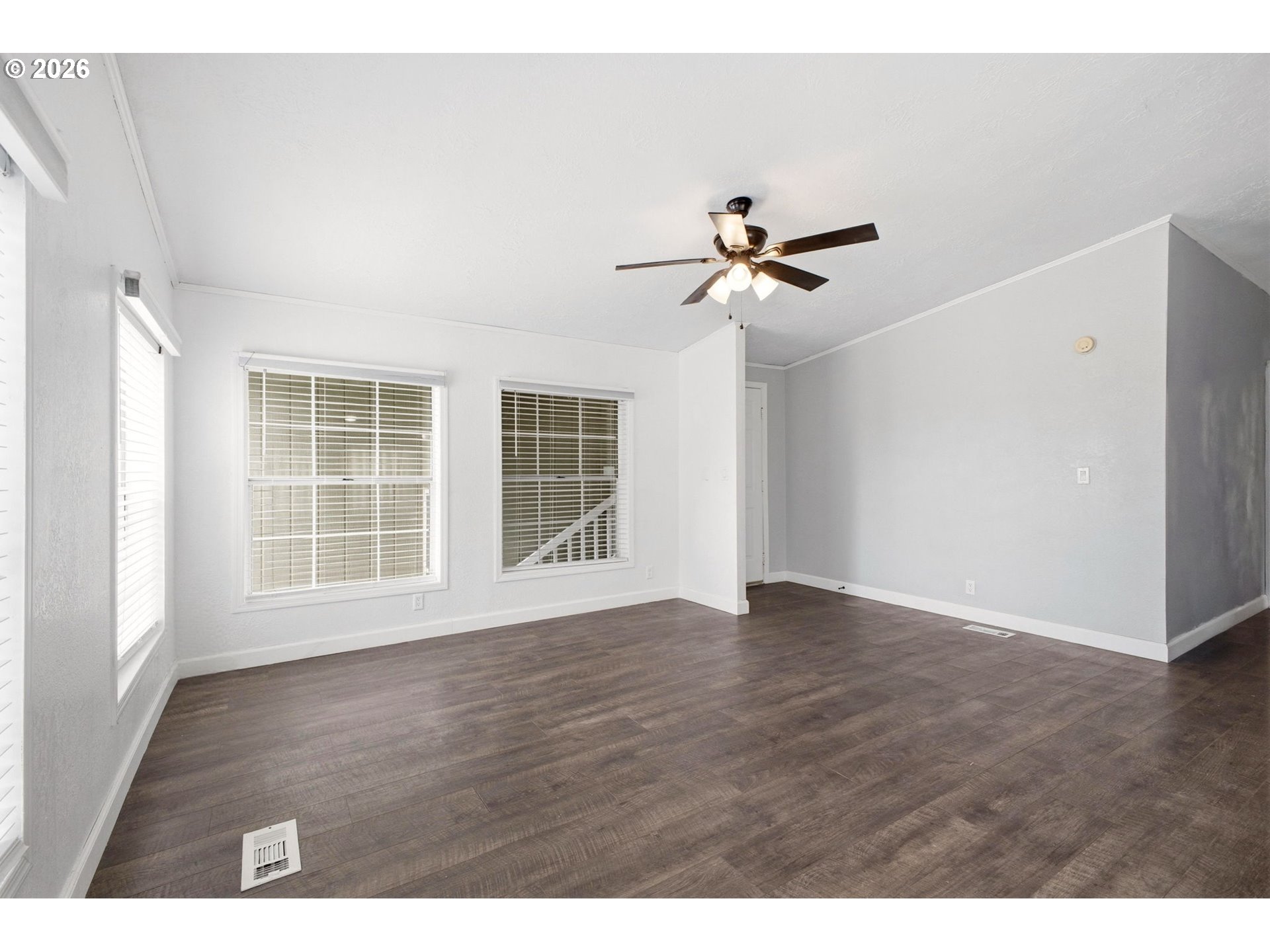 851 Southwest Sunset Way, Unit 28 Troutdale, OR 97060 - Photo 10 of 40