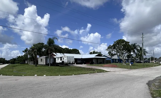 $389,900 | 892 Southeast Atlantus Avenue, Port St. Lucie, FL 34983