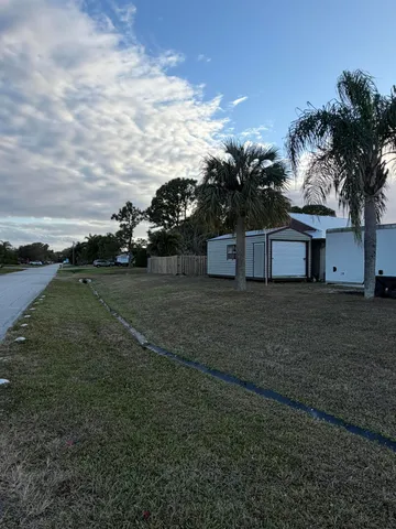$389,900 | 892 Southeast Atlantus Avenue, Port St. Lucie, FL 34983