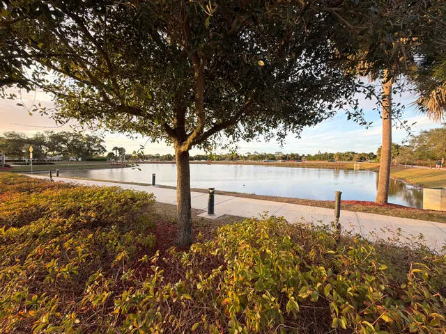 $389,900 | 892 Southeast Atlantus Avenue, Port St. Lucie, FL 34983