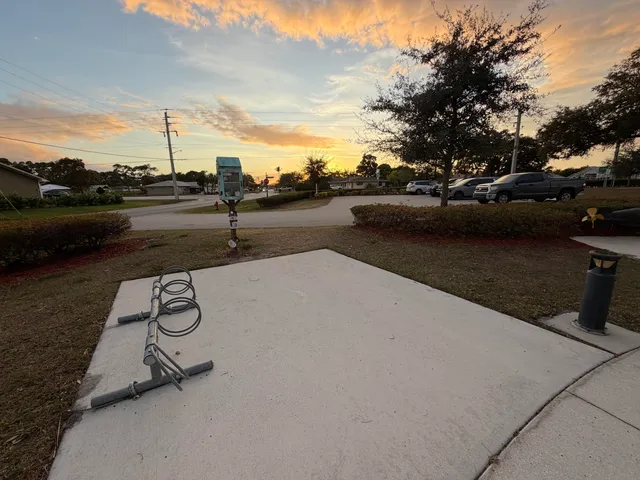 $389,900 | 892 Southeast Atlantus Avenue, Port St. Lucie, FL 34983