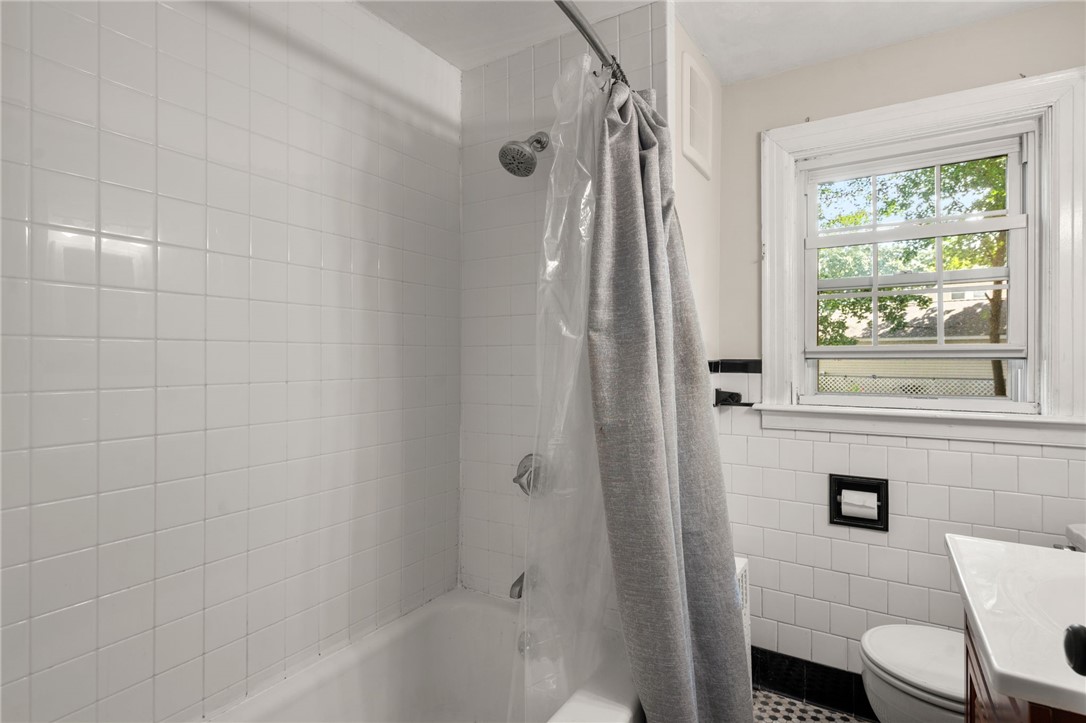 17 Hampshire Road Cranston, RI 02910 - Photo 14 of 38 Gallery Image 14