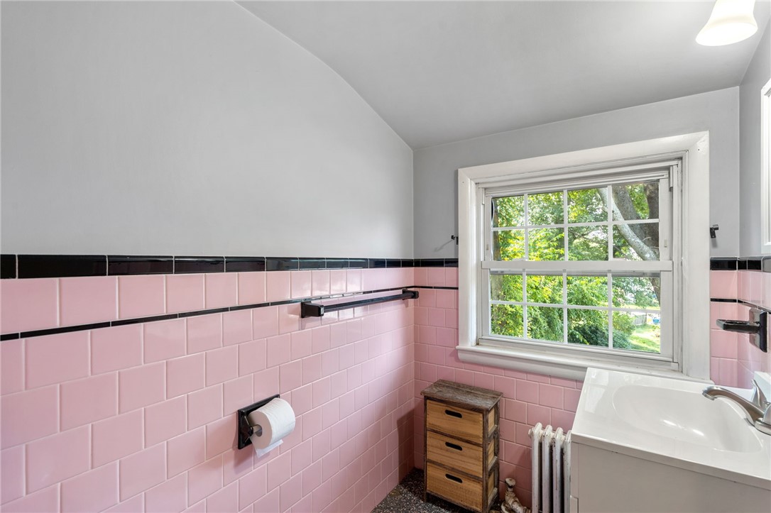 17 Hampshire Road Cranston, RI 02910 - Photo 19 of 38 Gallery Image 19