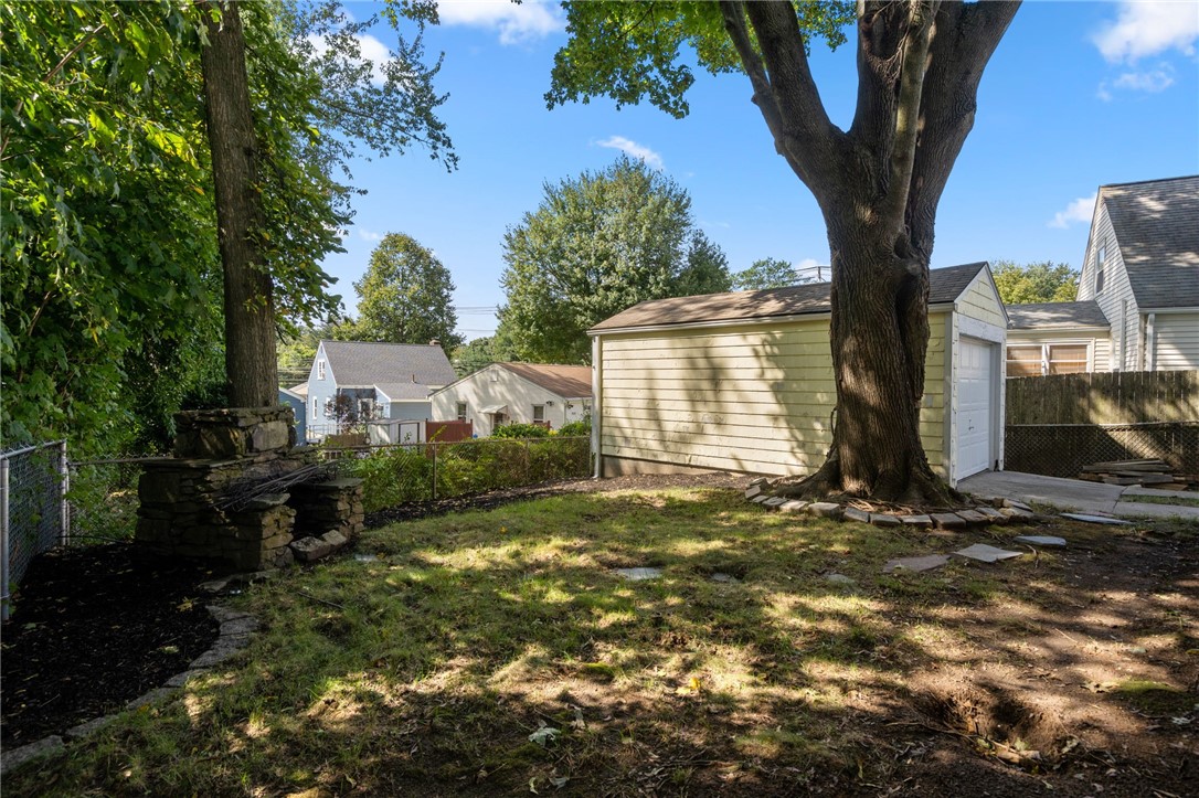 17 Hampshire Road Cranston, RI 02910 - Photo 29 of 38 Gallery Image 29