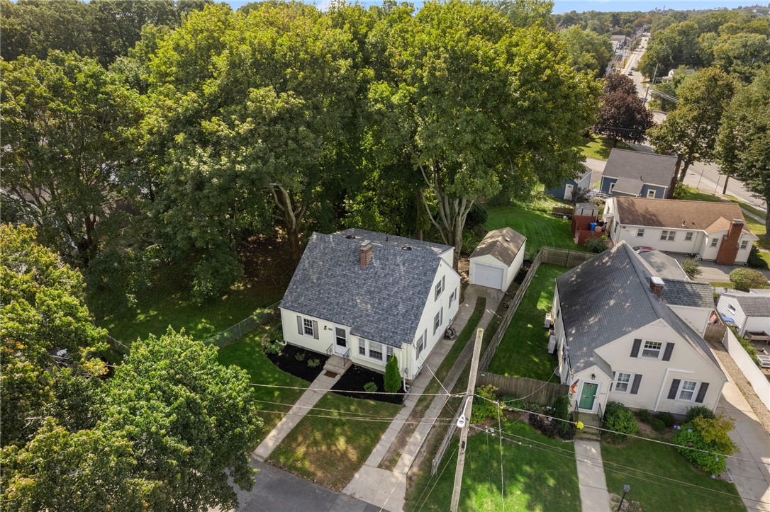 17 Hampshire Road Cranston, RI 02910 - Photo 3 of 38 Gallery Image 3
