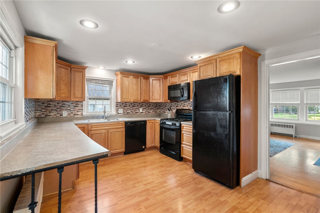 17 Hampshire Road Cranston, RI 02910 - Photo 8 of 38 Gallery Image 8