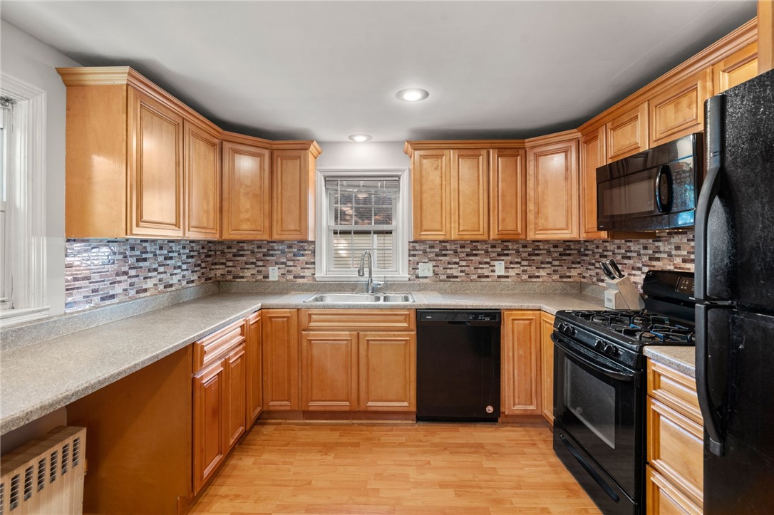 17 Hampshire Road Cranston, RI 02910 - Photo 9 of 38 Gallery Image 9