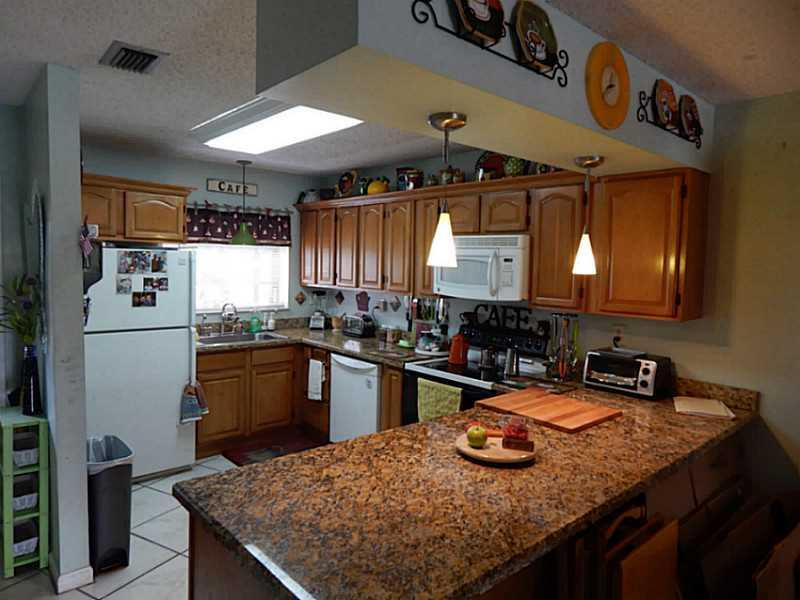 653 Banks Road, Unit 653 Margate, FL 33063 - Photo 2 of 17 Kitchen