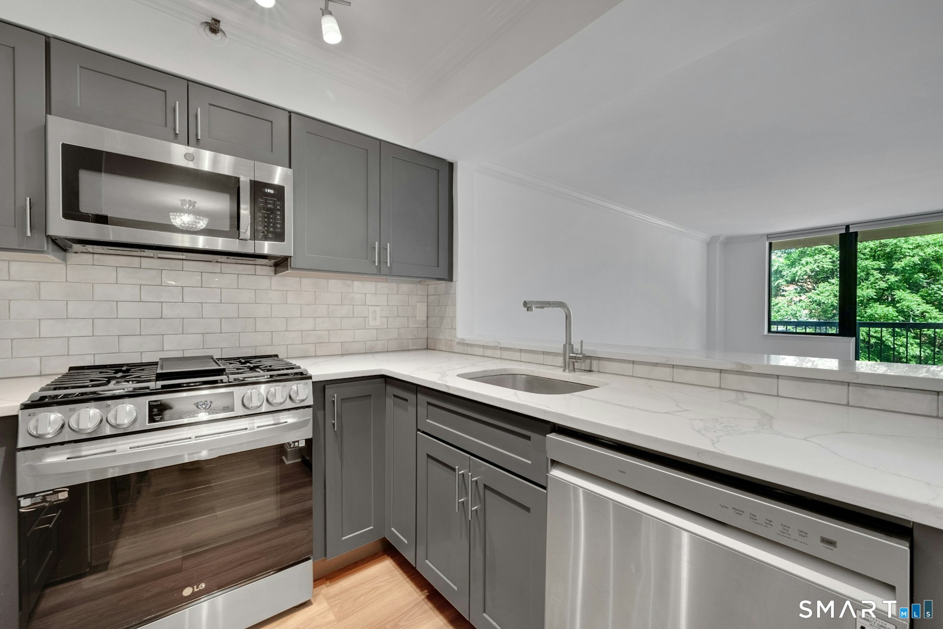 25 Forest Street, Unit 4F Stamford, CT 06901 - Photo 9 of 33