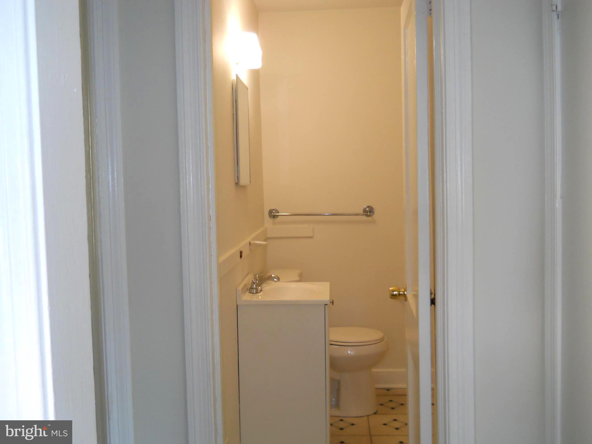 12323 Judson Road Silver Spring, MD 20906 - Photo 11 of 52 HALLWAY BATHROOM WITH TUB/SHOWER