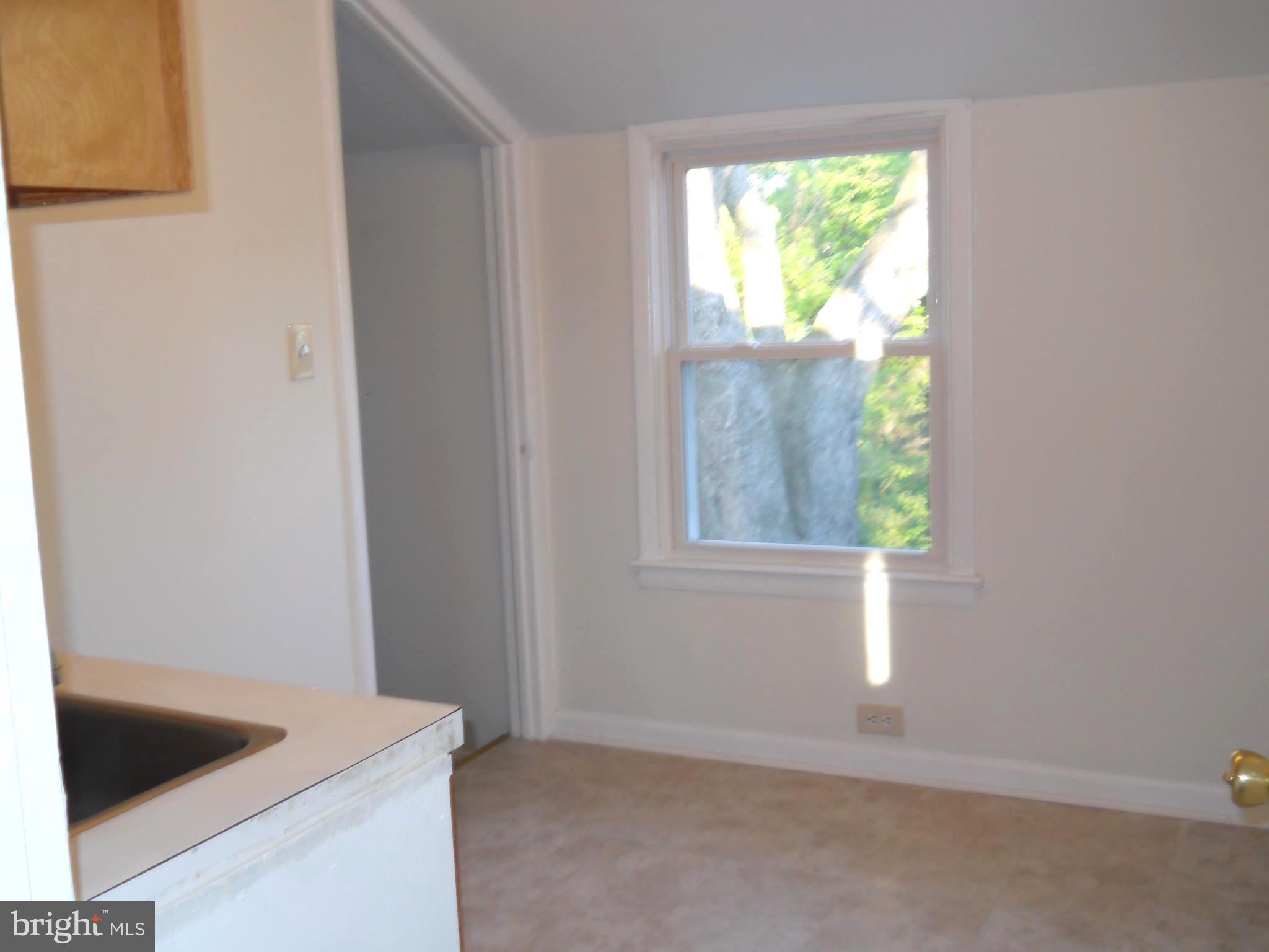 12323 Judson Road Silver Spring, MD 20906 - Photo 25 of 52 SITTING AREA