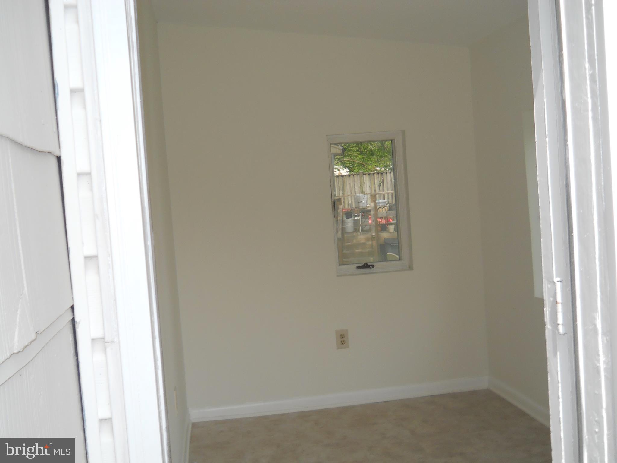 12323 Judson Road Silver Spring, MD 20906 - Photo 32 of 52 EAT-IN AREA OFF KITCHEN