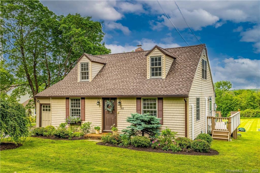 342 Goshen Road Litchfield, CT 06759 - Photo 1 of 1 Cedar Impression vinyl shake siding