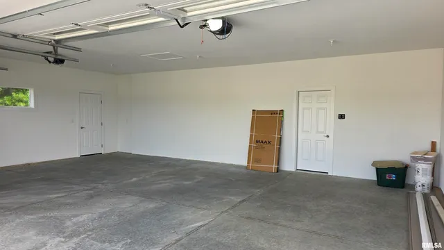 $425,000 | 1304 West Hillcrest Drive, Chillicothe, IL 61523