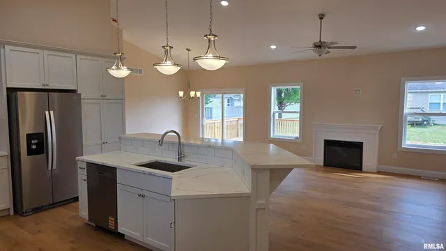 $425,000 | 1304 West Hillcrest Drive, Chillicothe, IL 61523