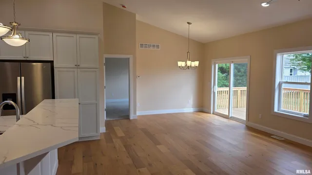 $425,000 | 1304 West Hillcrest Drive, Chillicothe, IL 61523