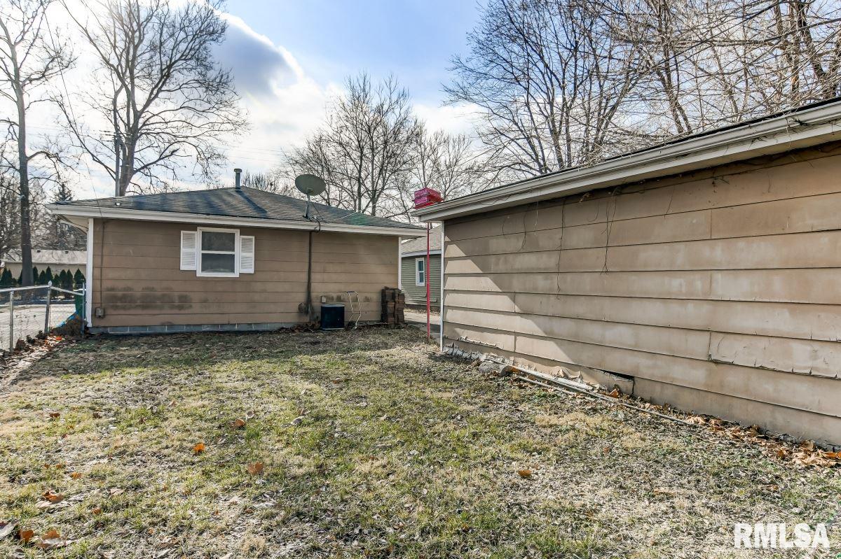 2003 East Keys Avenue Springfield, IL 62702 - Photo 28 of 31