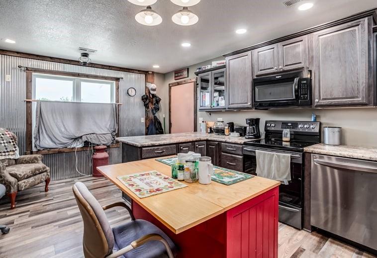 971 Thomas Road Pomona, KS 66076 - Photo 4 of 37