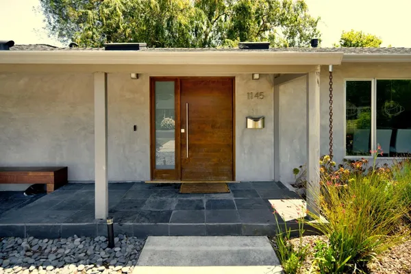 a view of entrance door of the house