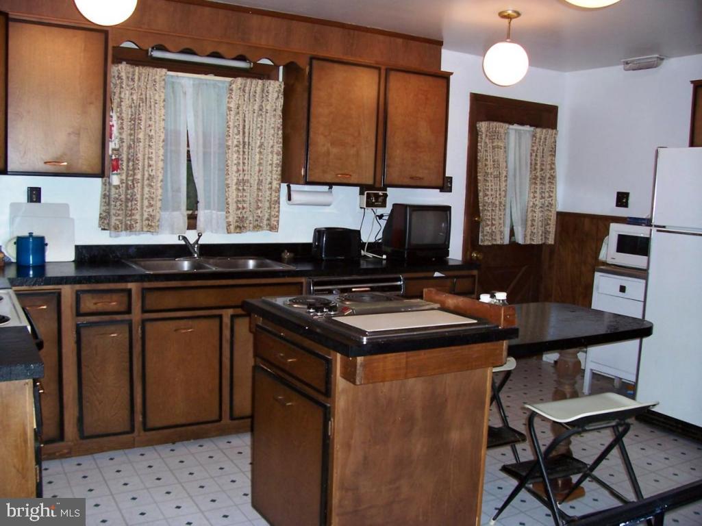 723 Amosite Road Elizabethtown, PA 17022 - Photo 12 of 28 Gallery Image 12