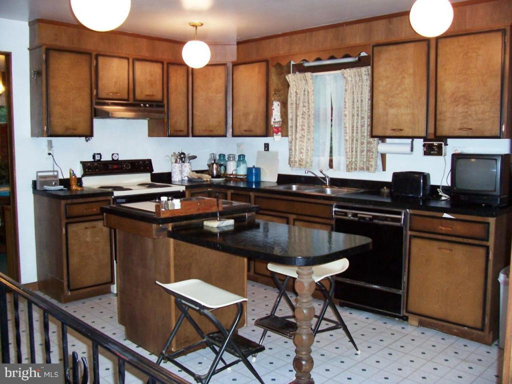 723 Amosite Road Elizabethtown, PA 17022 - Photo 13 of 28 Gallery Image 13