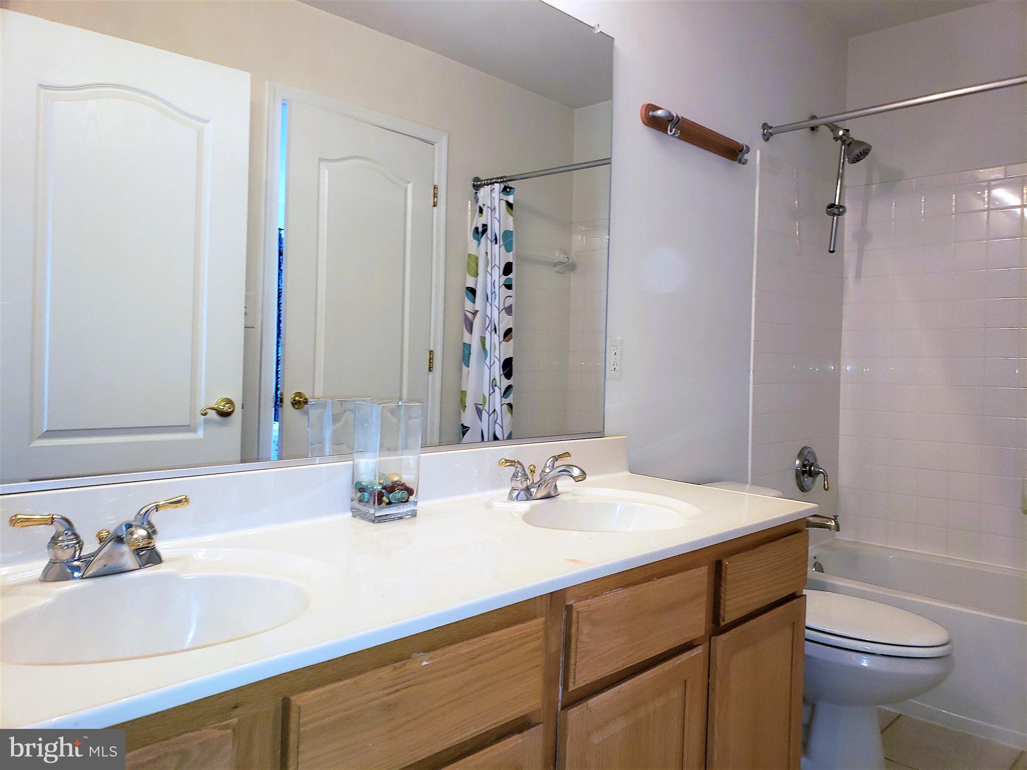 14409 Autumn Gold Road Boyds, MD 20841 - Photo 30 of 45 Full bathroom upper level