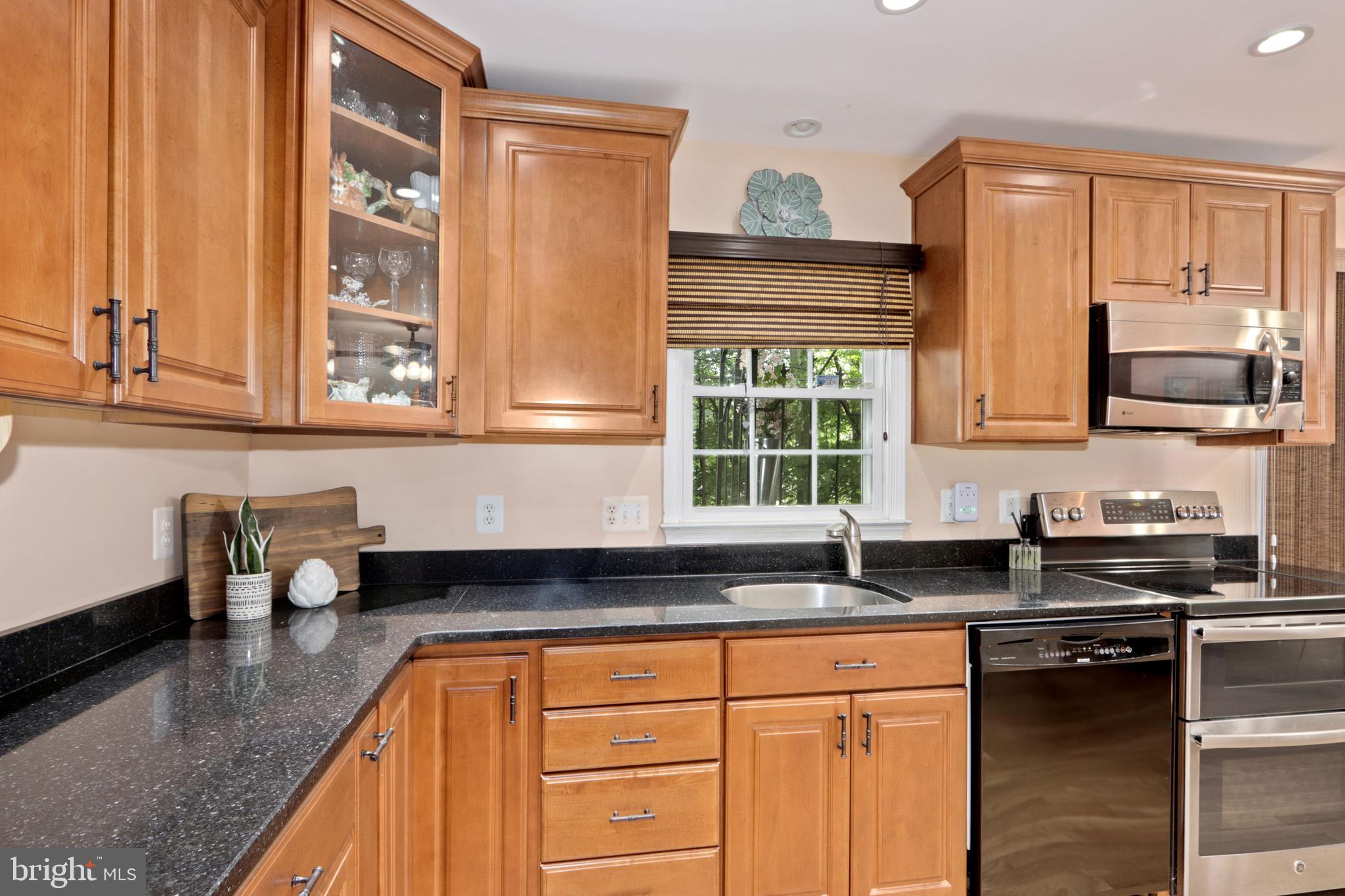 8010 Sunset Path Court Springfield, VA 22153 - Photo 13 of 52