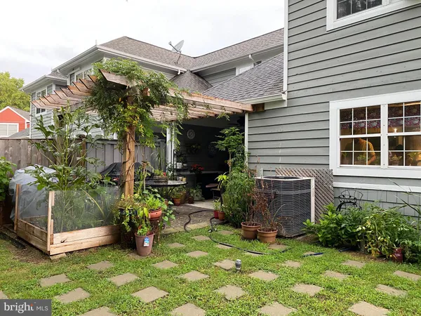 a view of a house with a yard and plants