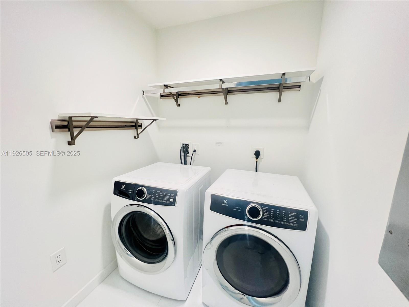 851 Northeast 1st Avenue, Unit 2808 Miami, FL 33132 - Photo 28 of 86 a utility room with dryer and washer