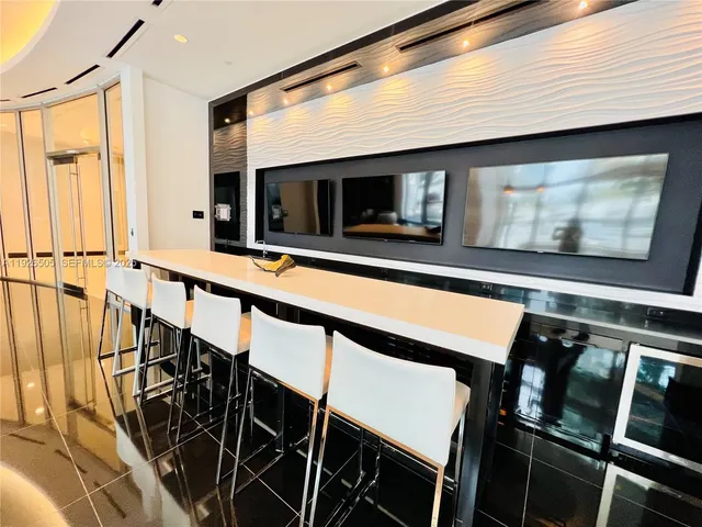 $6,750 | 851 Northeast 1st Avenue, Unit 2808, Miami, FL 33132