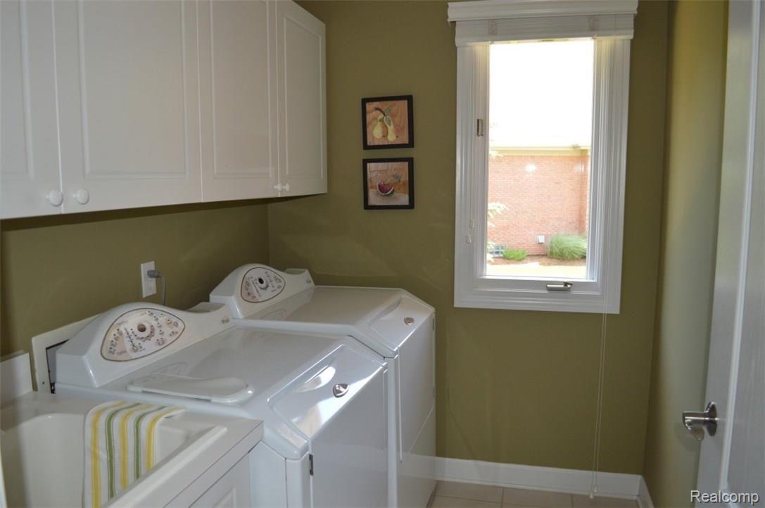 1726 Spring Creek Drive Rochester, MI 48306 - Photo 6 of 41 DSC_4136.JPG