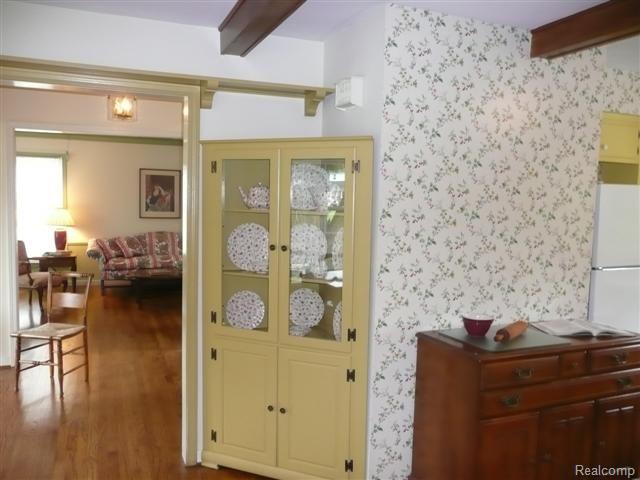 32433 Red Clover Road Farmington, MI 48334 - Photo 7 of 15 Built-in China Chest