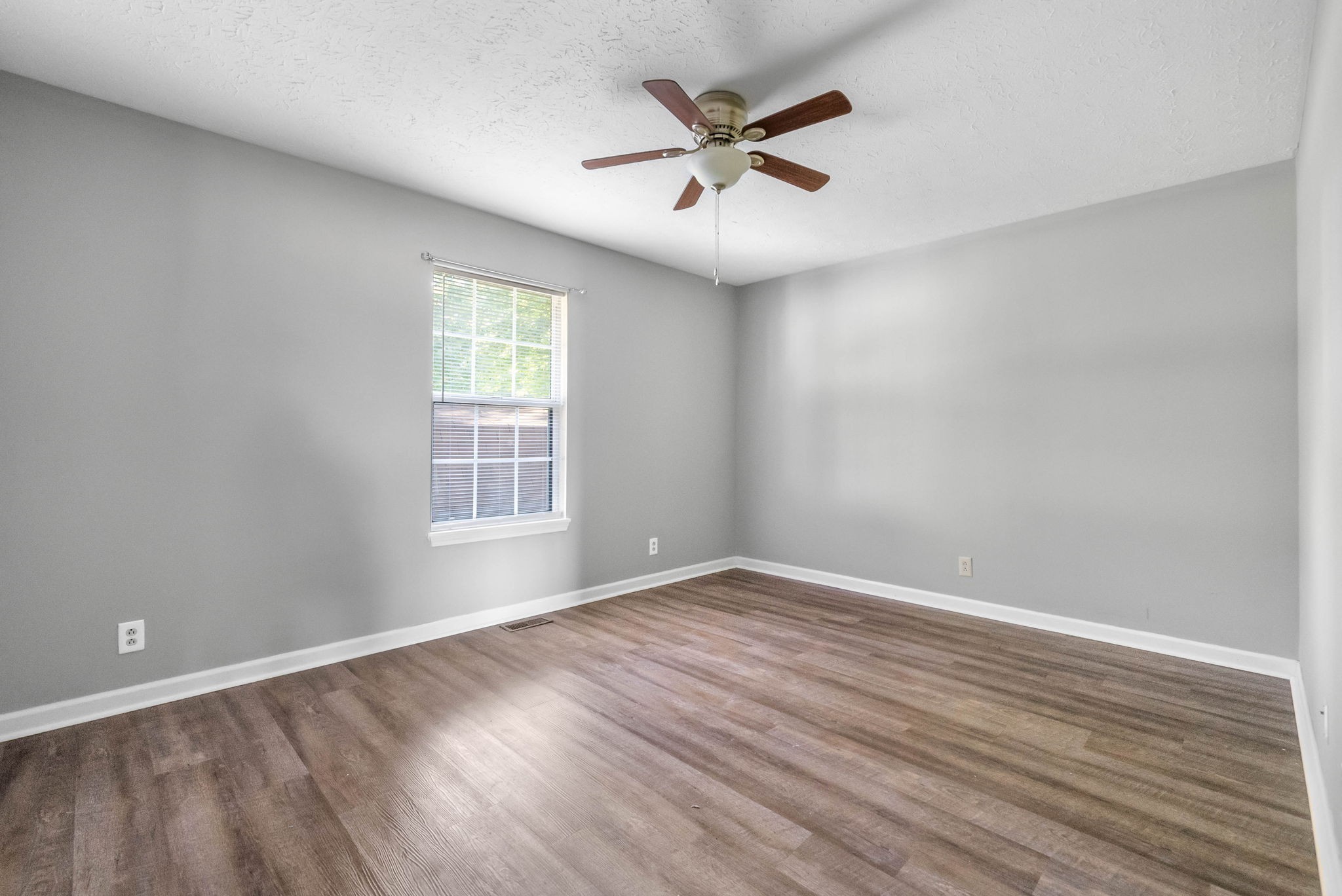370 Hugh Hunter Road Oak Grove, KY 42262 - Photo 15 of 27 Gallery Image 15