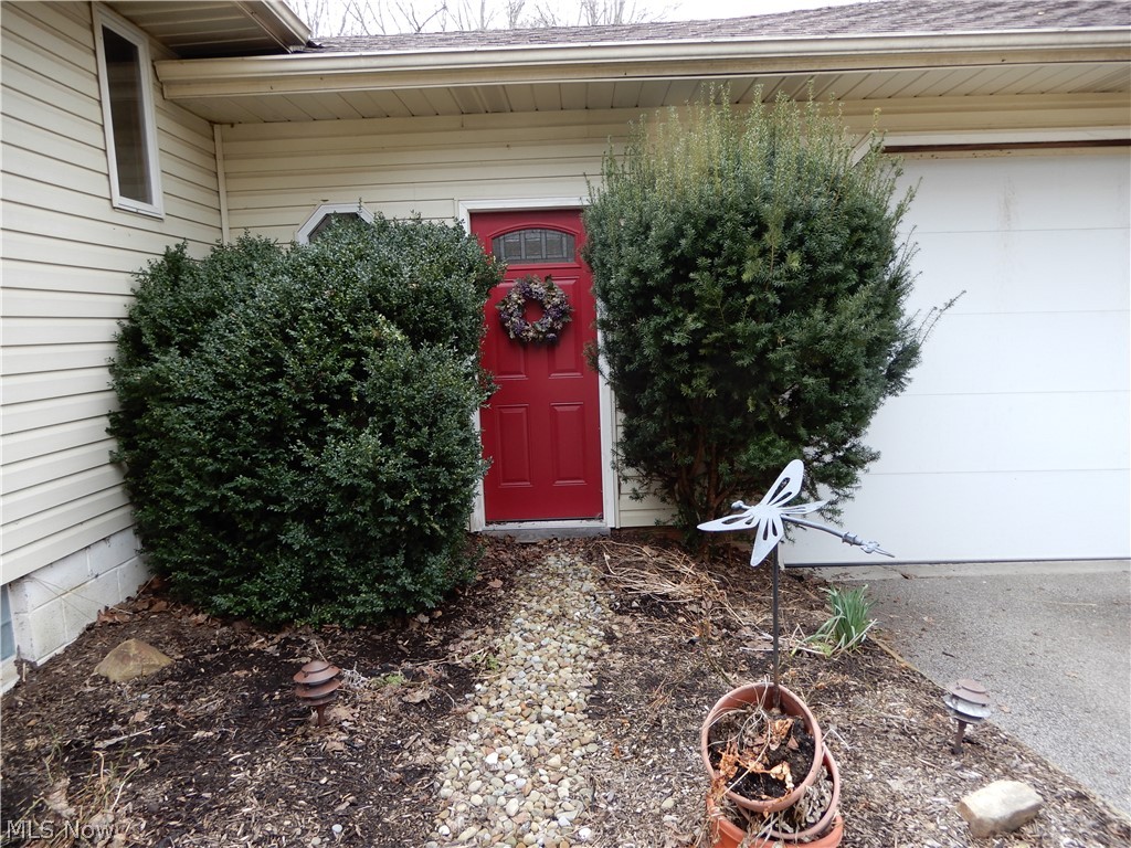 7400 Brakeman Road Painesville, OH 44077 - Photo 6 of 35 separate entrance for in-law suite
