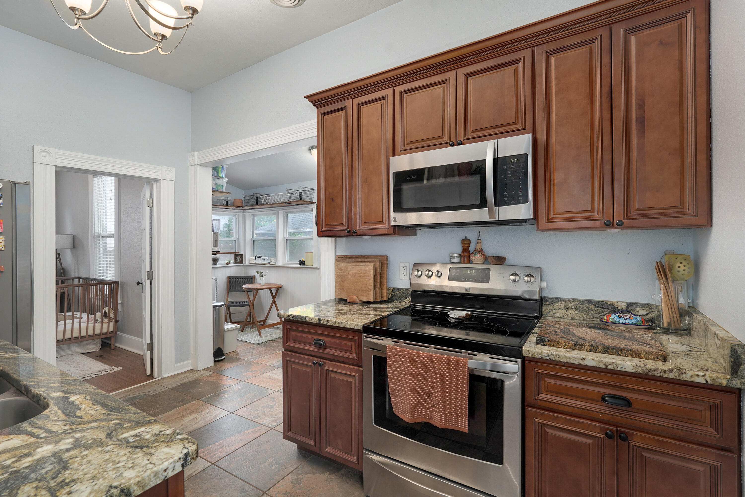 1351 North Summit Avenue Springfield, MO 65802 - Photo 9 of 39 1351 N Summit Ave-19