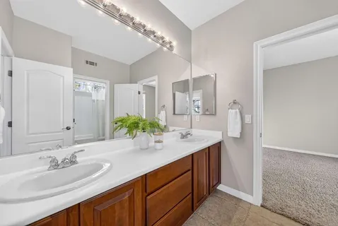 a view of outdoor space and garden view