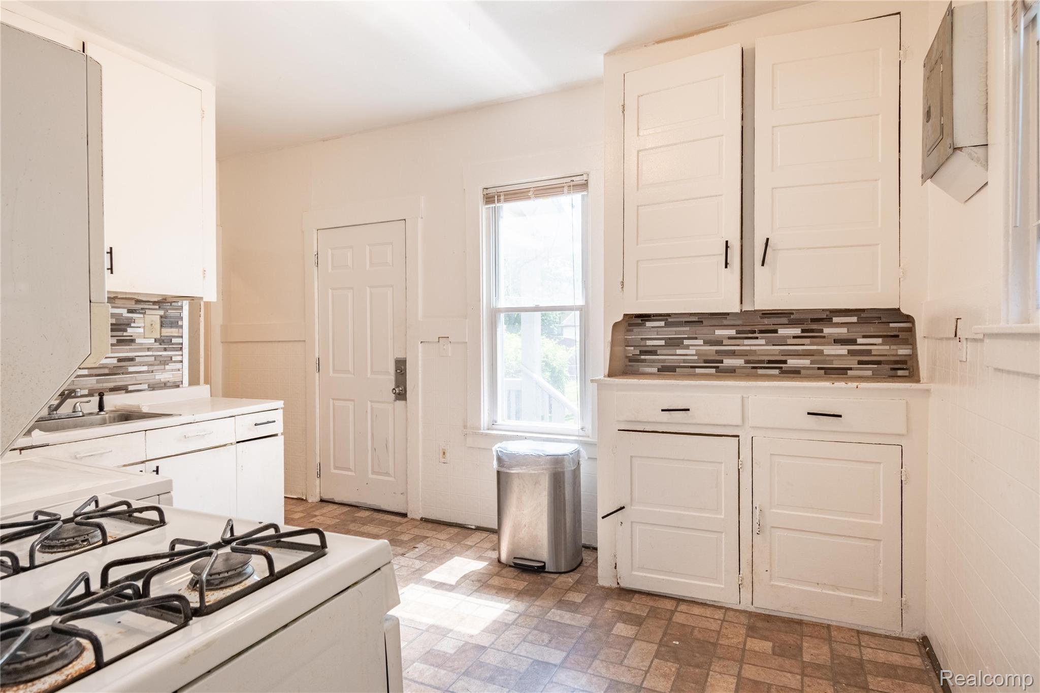 207 Richter Street River Rouge, MI 48218 - Photo 3 of 36 Richter_207-11.jpg