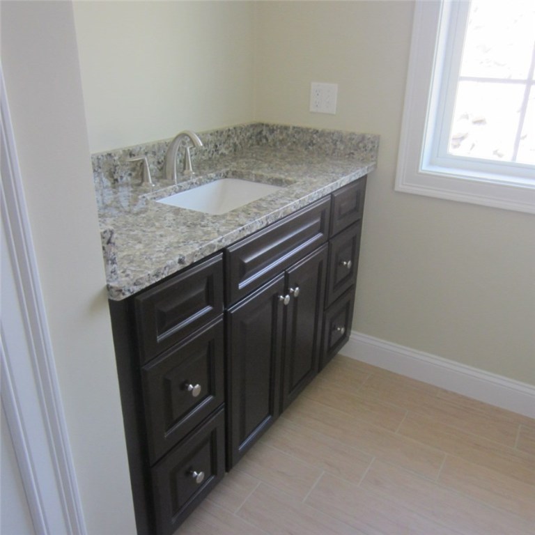 5 Hunters Road Lincoln, RI 02865 - Photo 16 of 26 Gallery Image 16