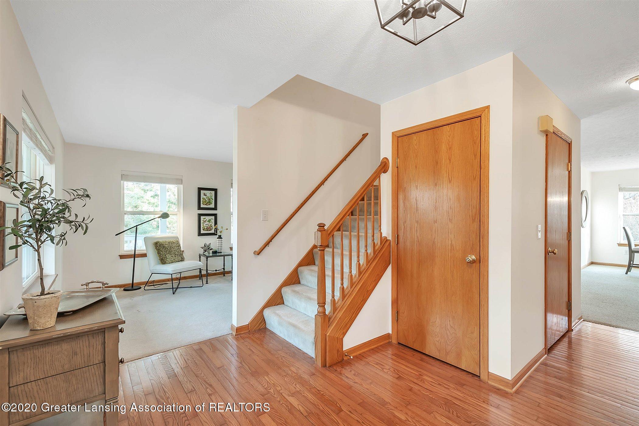 580 Gulick Road Haslett, MI 48840 - Photo 6 of 47 Foyer2