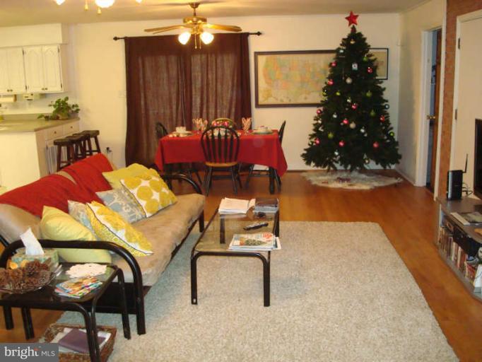 18407 Cabin Road Triangle, VA 22172 - Photo 3 of 13 Family Room