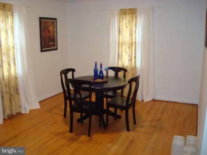 18407 Cabin Road Triangle, VA 22172 - Photo 7 of 13 Dining Room