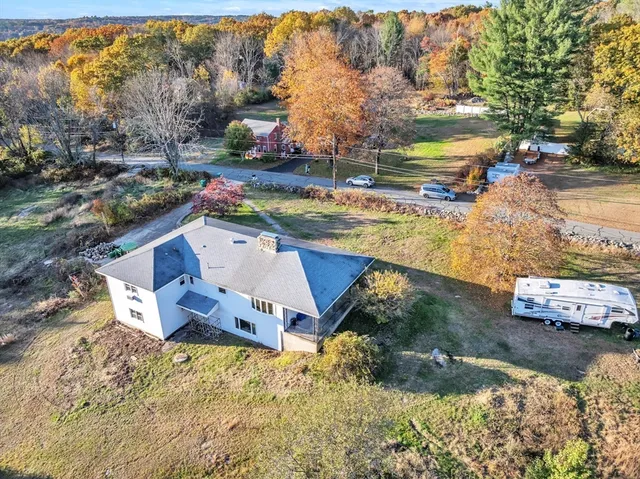 a view of a house with a yard