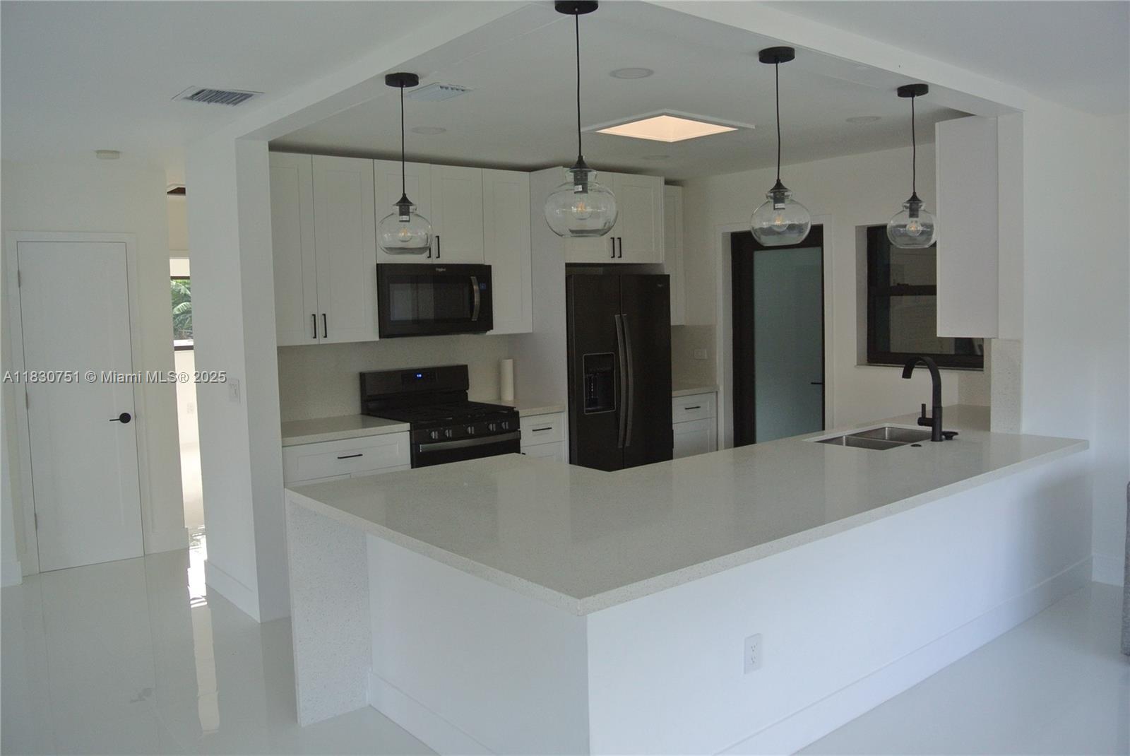 10230 Dolphin Road, Unit 1 Cutler Bay, FL 33157 - Photo 3 of 28