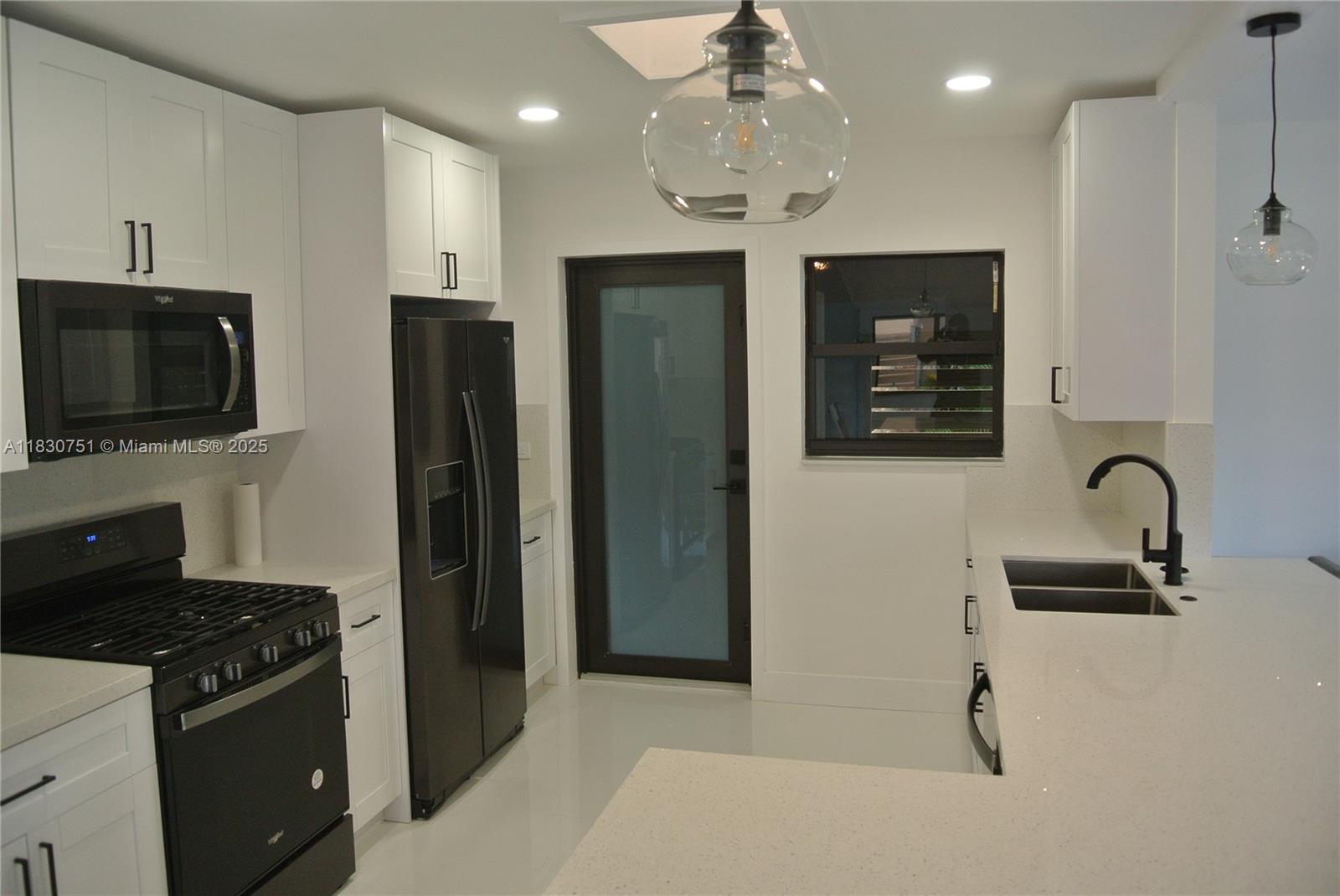 10230 Dolphin Road, Unit 1 Cutler Bay, FL 33157 - Photo 4 of 28