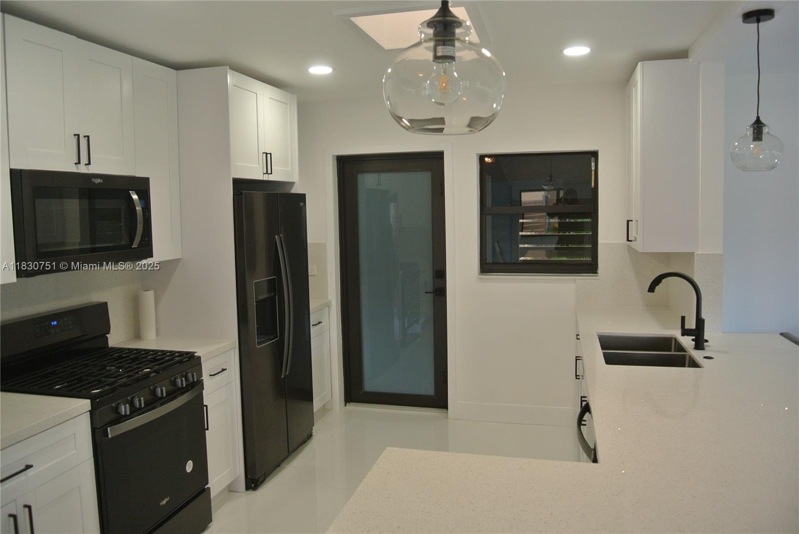 10230 Dolphin Road, Unit 1 Cutler Bay, FL 33157 - Photo 5 of 28