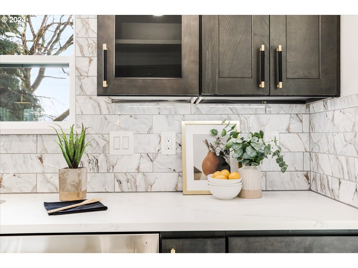 2639 North Sumner Street Portland, OR 97217 - Photo 11 of 46 a view of potted plant sitting on a counter