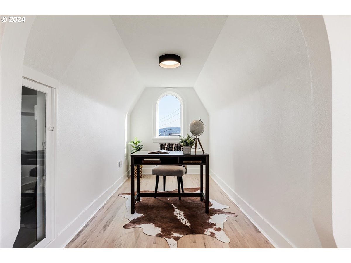 2639 North Sumner Street Portland, OR 97217 - Photo 26 of 46 a living room with chair and a table